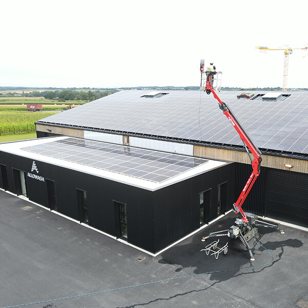 Allowash Nettoyage des panneaux photovoltaïque toiture ombrière et centrale au sol Pleudihen sur Rance Bretagne Cotes d'Armor Représenter dans le monde -Nettoyage de 600 m² industriel