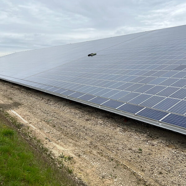 Allowash Nettoyage des panneaux photovoltaïque toiture ombrière et centrale au sol Pleudihen sur Rance Bretagne Cotes d'Armor Représenter dans le monde -Nettoyage de 6 000 m² tertiaire